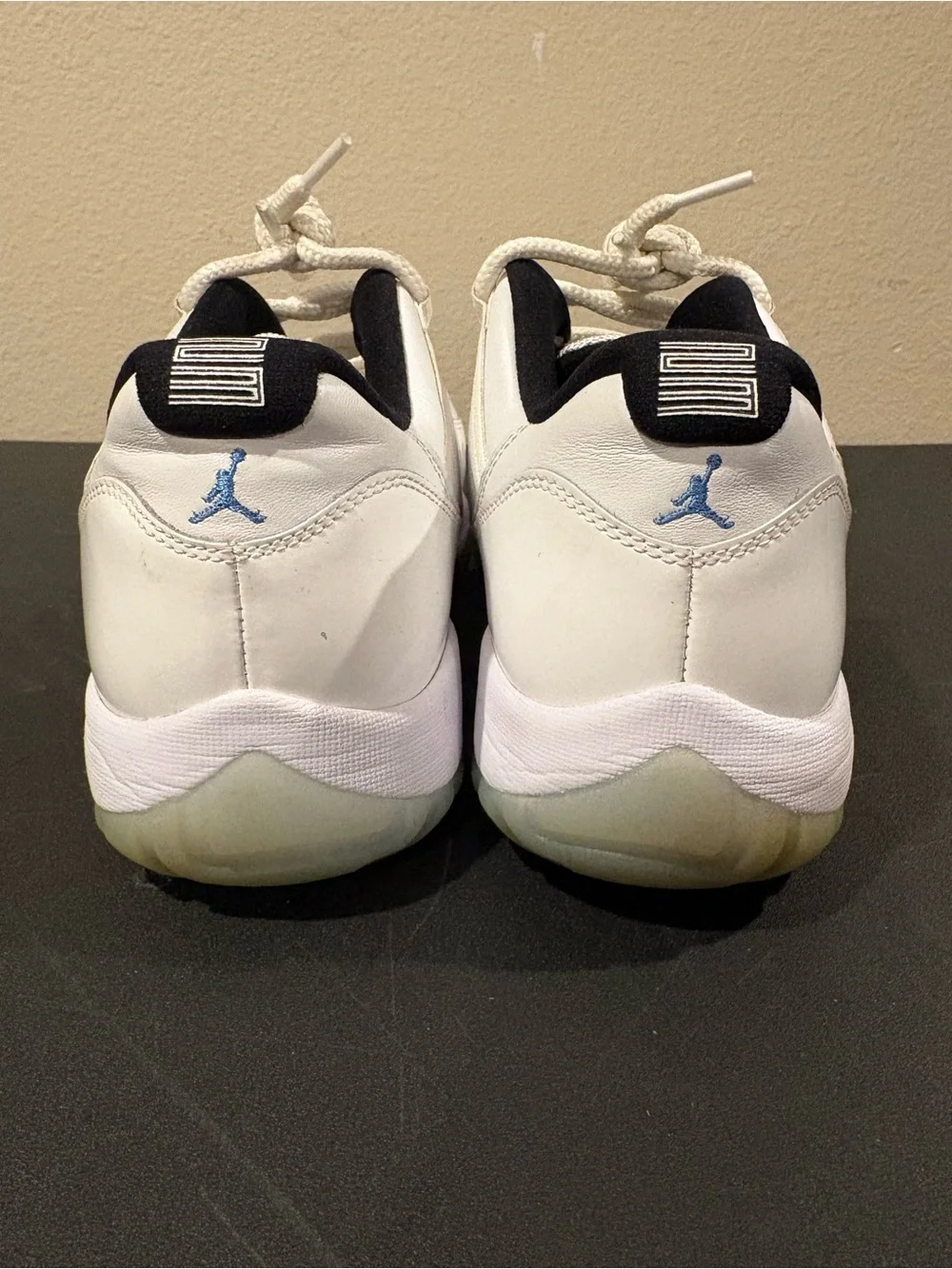 Nike Air Jordan 11 Retro Low Legend Blue Size 11 AV2187-117 White legend blue